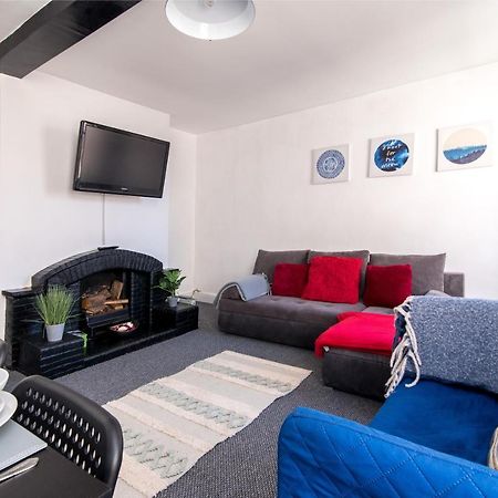 Characterful 2 Bed Apartment - Spacious & Comfy Касл-Донингтон Экстерьер фото