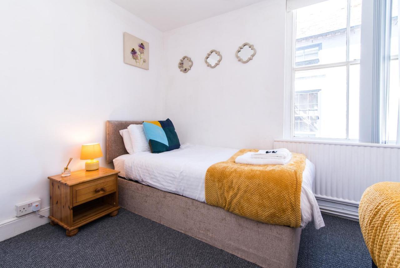 Characterful 2 Bed Apartment - Spacious & Comfy Касл-Донингтон Экстерьер фото
